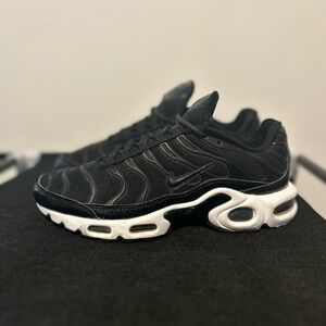 Women’s Nike air max plus SE black
